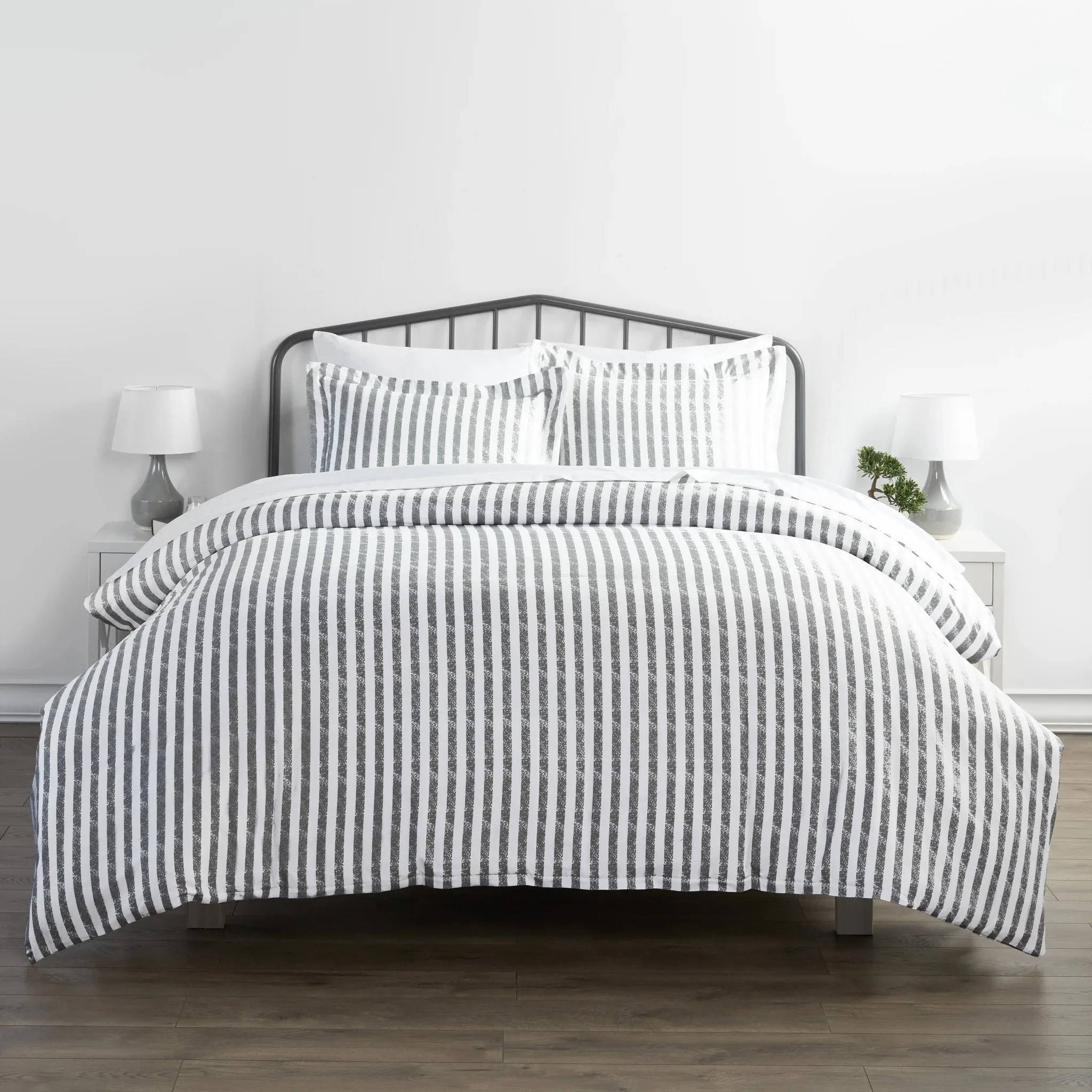 3-Piece Set: Rugged Stripes Patterned Duvet Cover