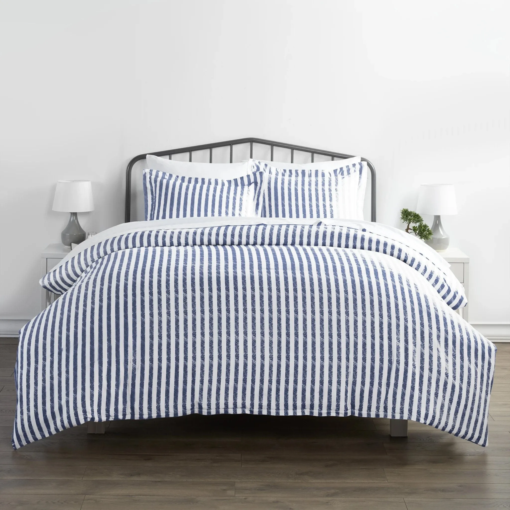 3-Piece Set: Rugged Stripes Patterned Duvet Cover