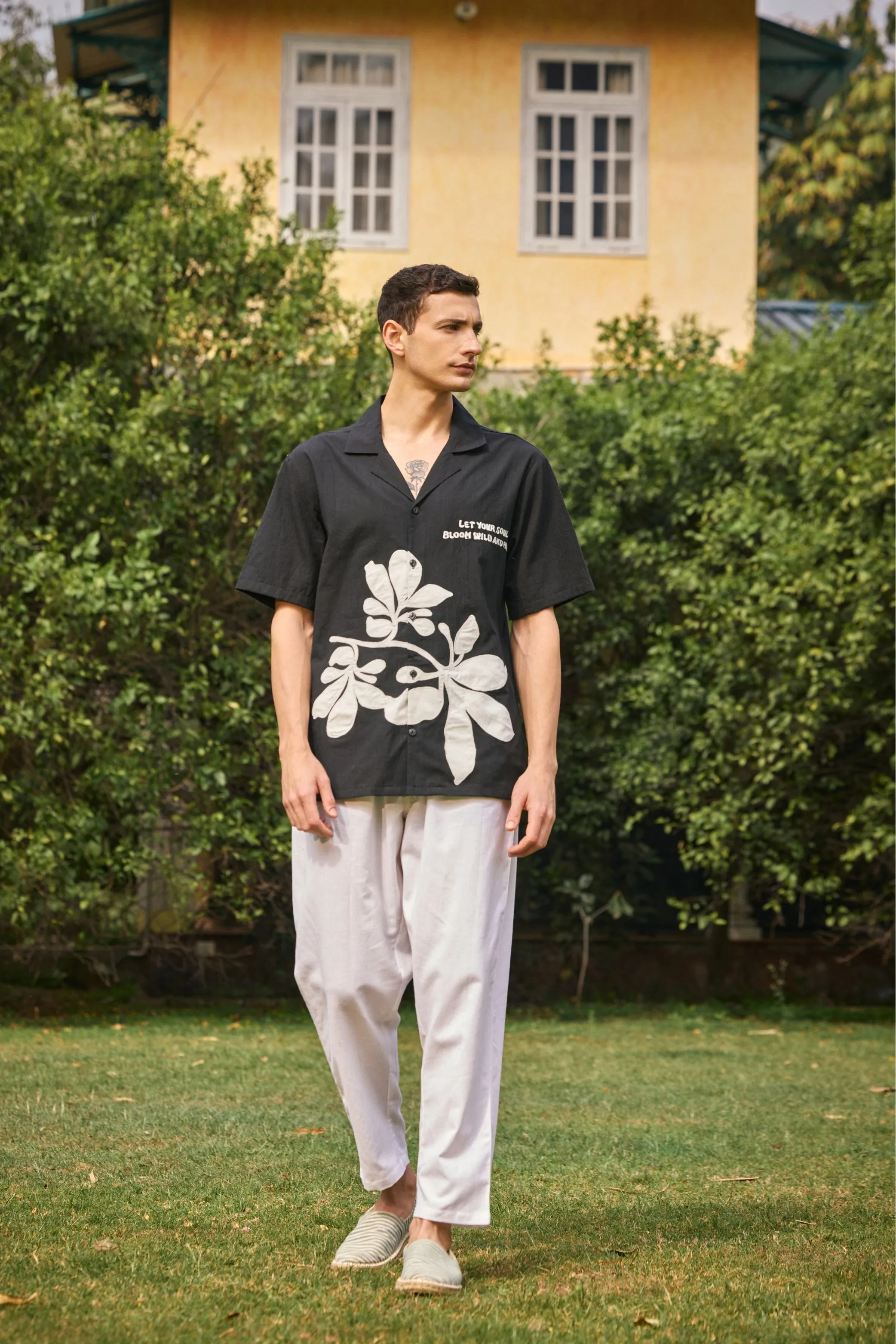 Applique floral Black Shirt