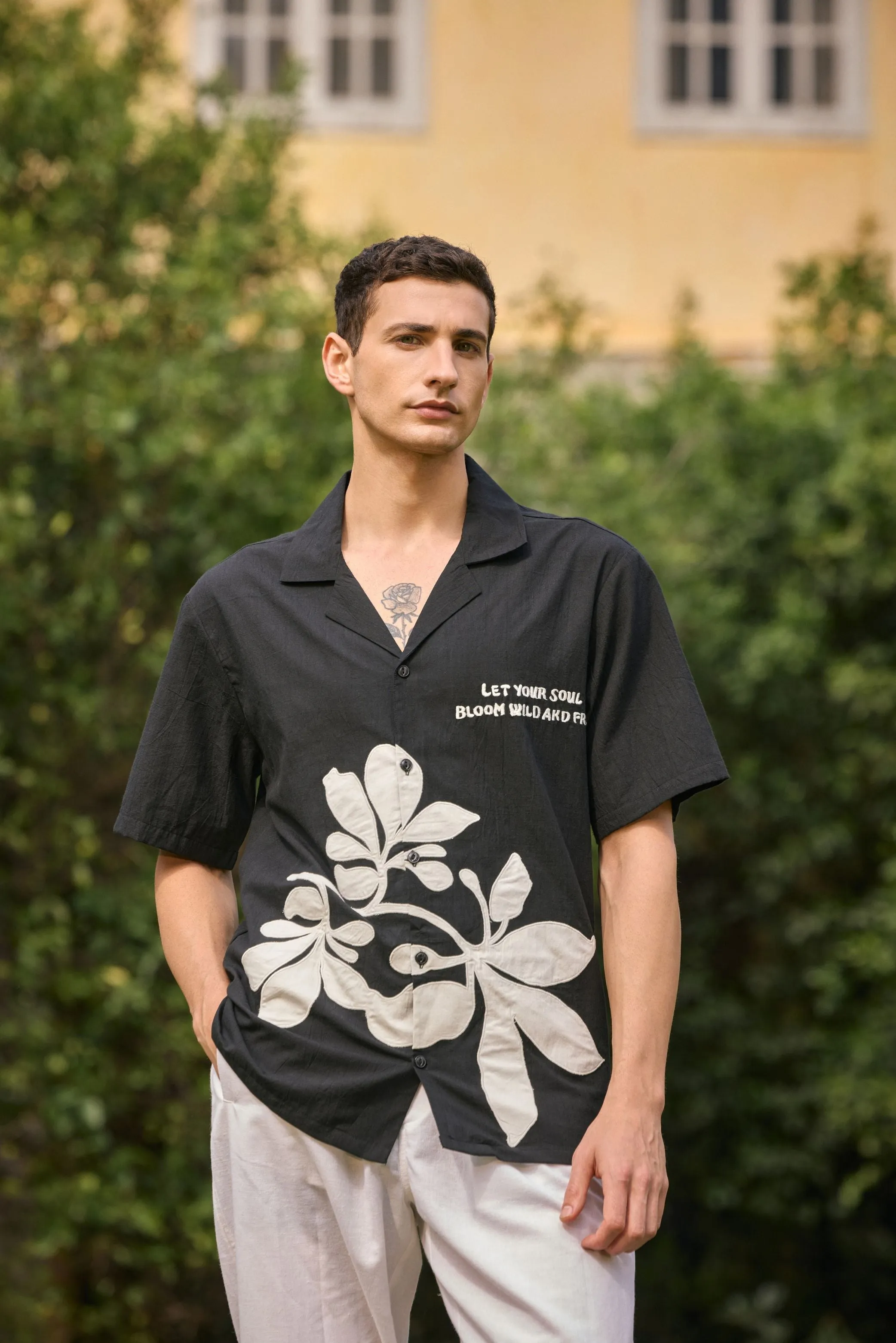 Applique floral Black Shirt
