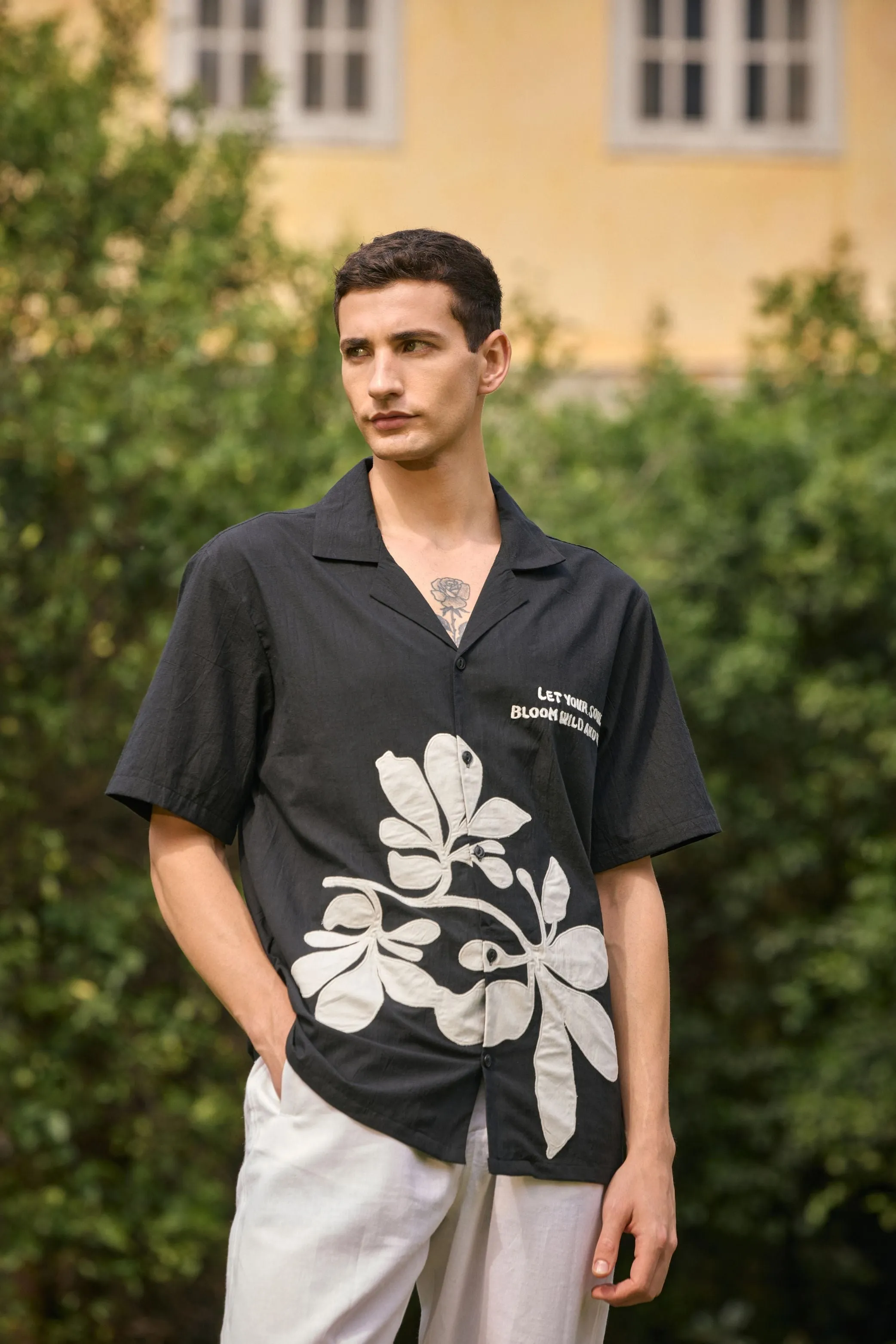 Applique floral Black Shirt