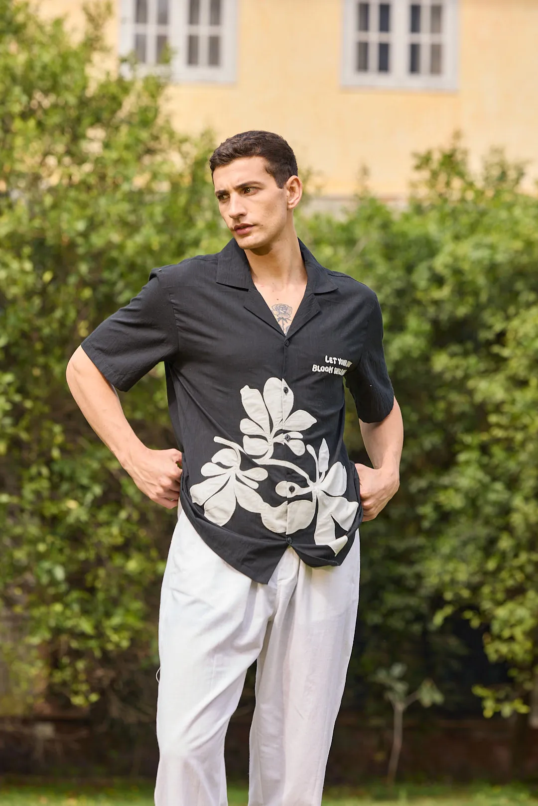 Applique floral Black Shirt
